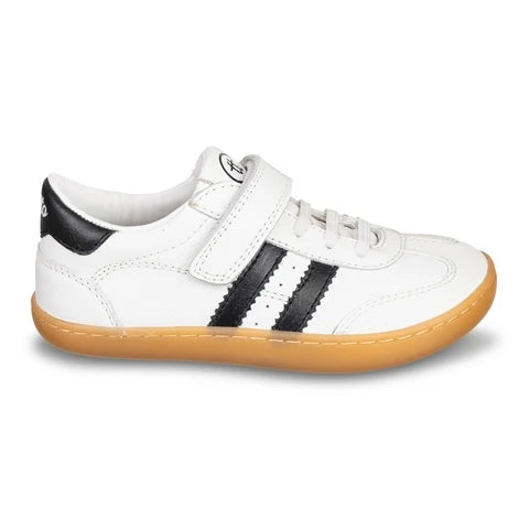 Sapatilha barefoot Chetto Blanco com elásticos e velcro, vista lateral, com riscas pretas e sola de borracha natural.