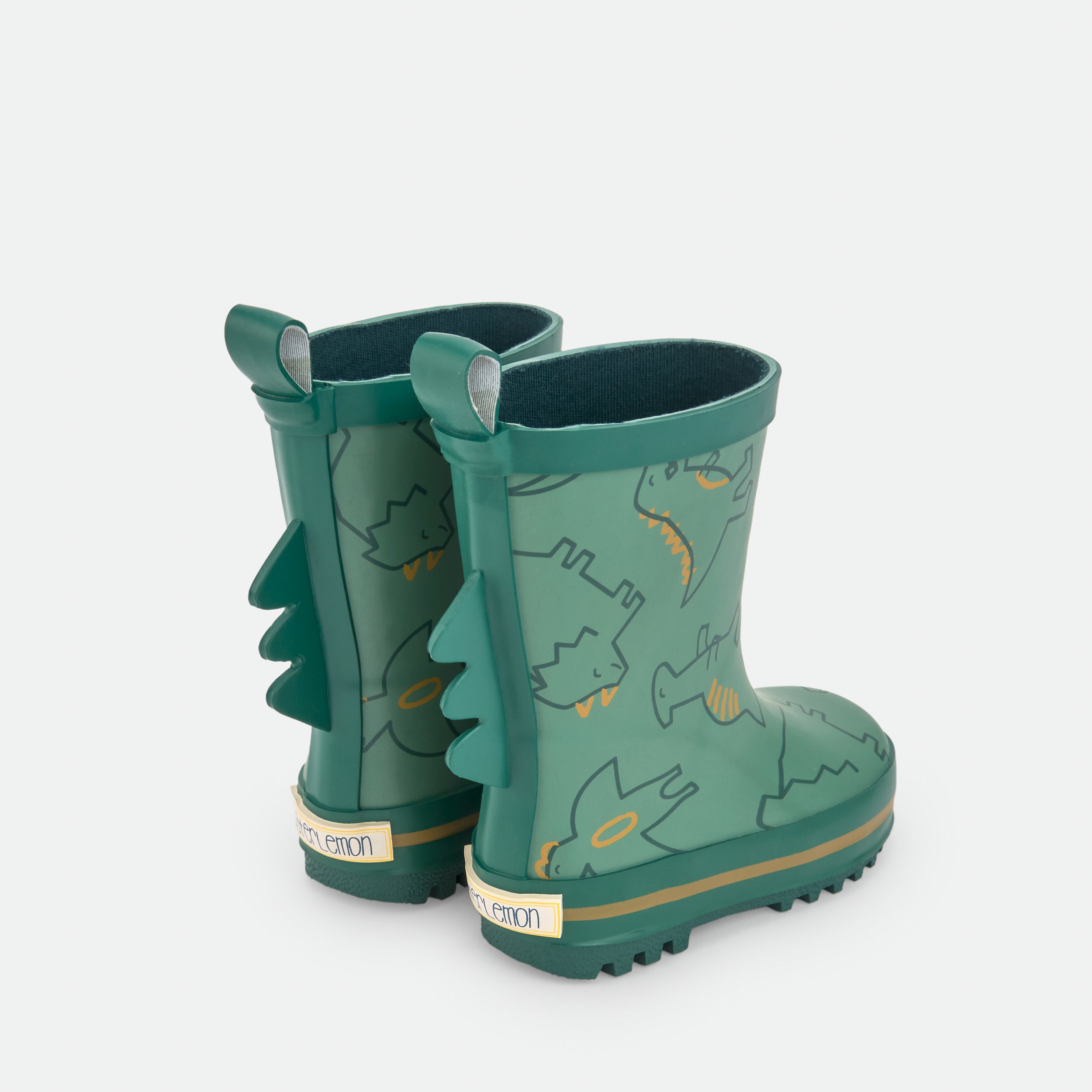 Par de galochas Waterlemon verdes com padrão de dinossauros e barbatanas, vistas de trás num fundo branco.