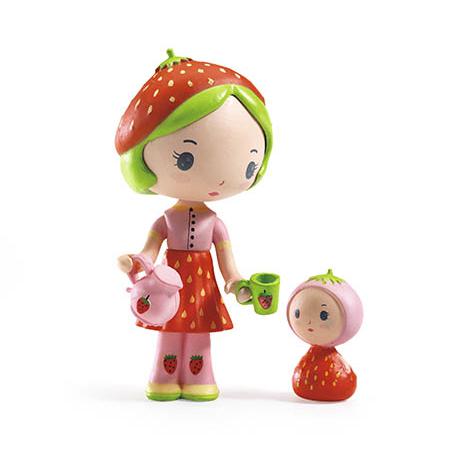 Duas figurinhas Djeco Tinyly, Berry e Lila, com tema de morango. Berry, a maior, segura um bule e uma chávena, enquanto Lila, a mais pequena, está ao seu lado.