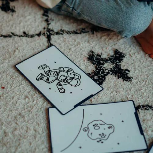 Cartões de desenho temáticos da galáxia, com astronauta e planeta, para o Tablet KidyWolf.