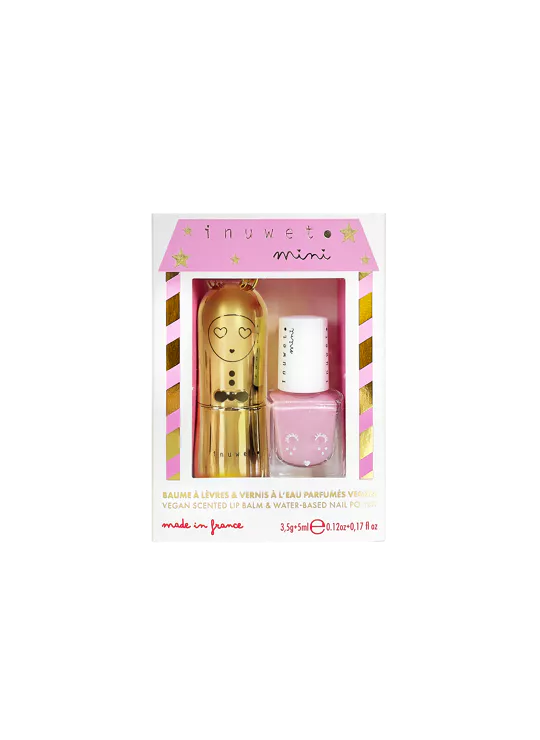 Detalhe do conjunto Inuwet "mini" com bálsamo labial dourado e verniz rosa, mostrando a embalagem e os produtos.