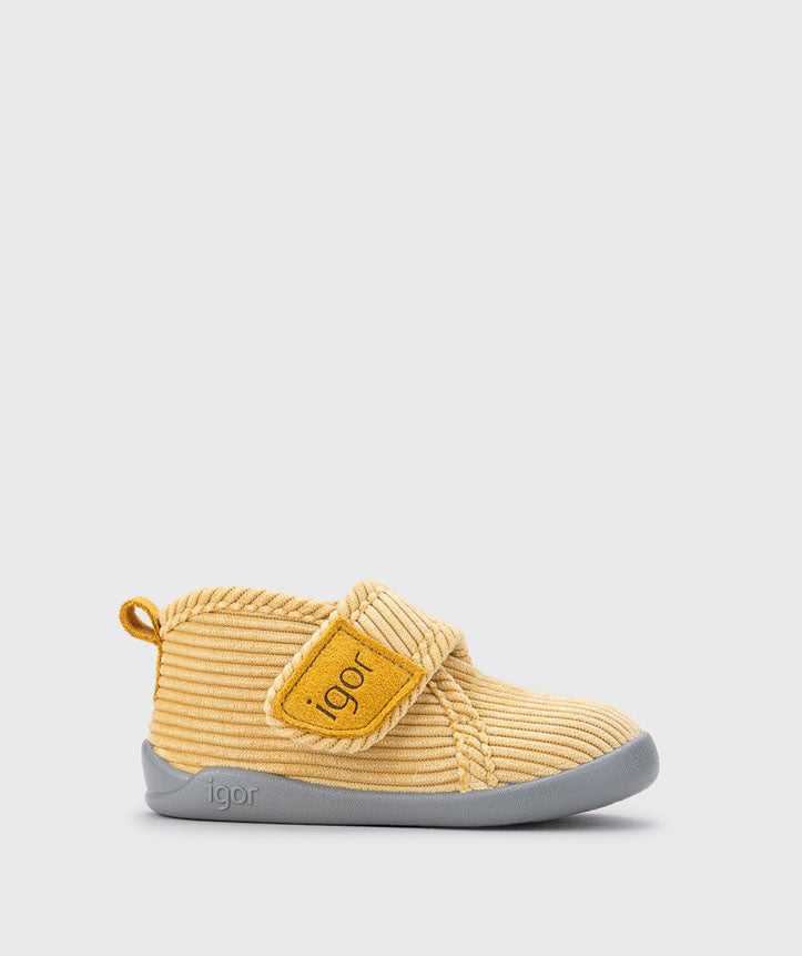 Pantufa Igor Barefoot Homie Pana Amarillo de bombazina amarela, vista lateral.