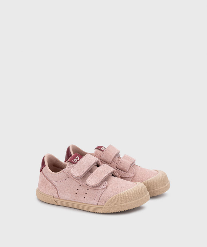 Sapatilhas Igor Barefoot Tennis Suede Rosa em pele de camurça, design wide e fecho de velcro.