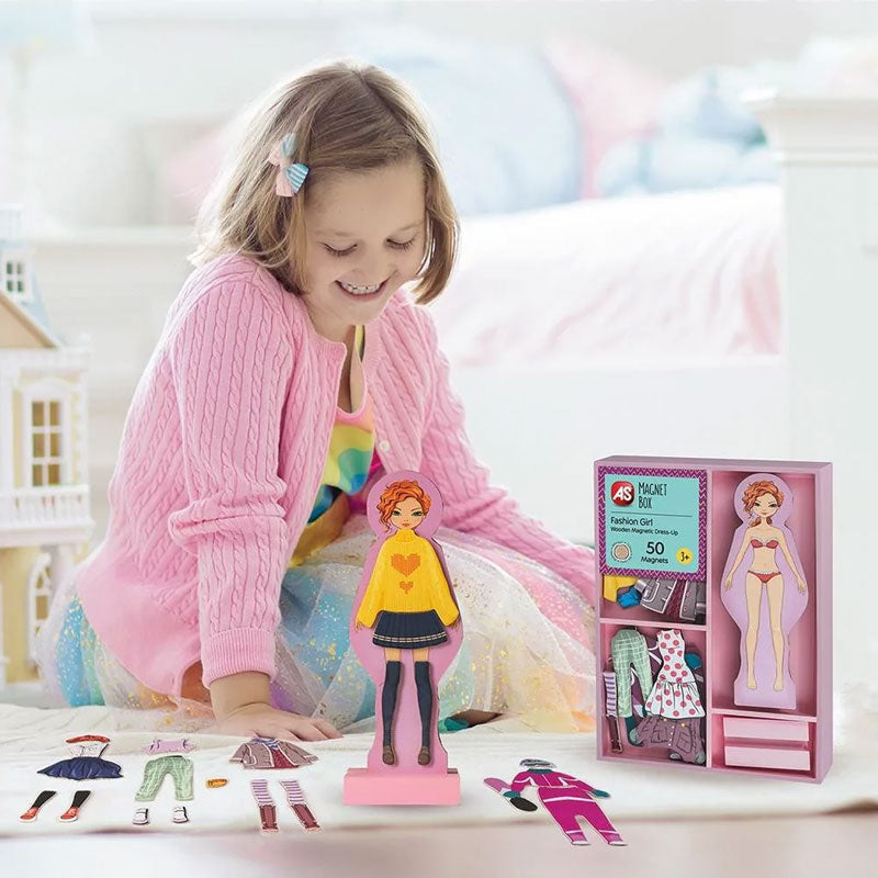 Criança a brincar com a AS Caixa Magnética Fashionista. Brinquedo educativo que estimula a criatividade e coordenação motora.