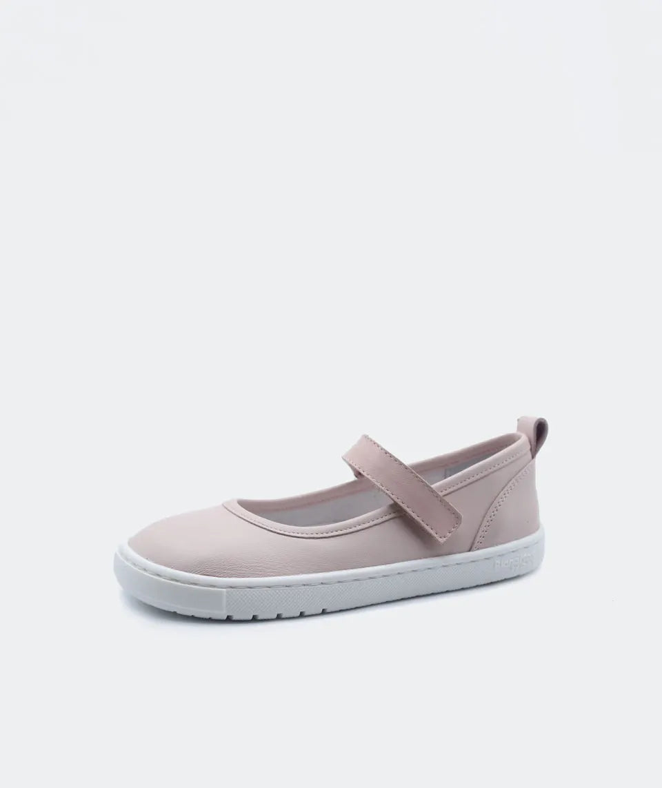 Blanditos Mercedita Rosa – Sapato barefoot Mercedita em rosa claro, com tira ajustável e sola branca antiderrapante, proporcionando um toque delicado e feminino.