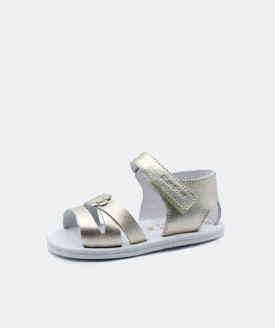 Sandálias Blanditos by Crio's Brisa Champanhe – sandália em tom champanhe com tira ajustável, sola fina e design barefoot, ideal para conforto e liberdade de movimentos.