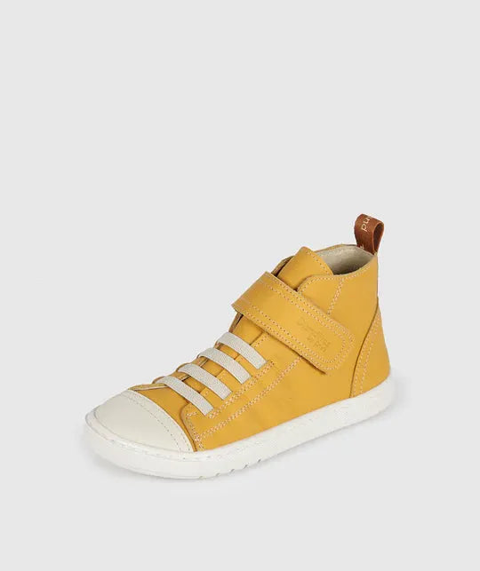 Sapatilha barefoot amarela/ocre Blanditos Tokyo infantil. Calçado respeitador da Crio's com sola fina, biqueira larga e fecho de velcro sobre atacadores elásticos. Calçado Barefoot.