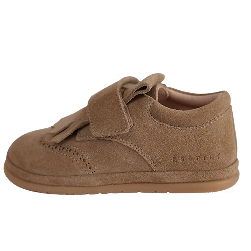 Sapatilha Rutis - Carneiras PiuPiu Areia, vista lateral direita, mostrando o logotipo "ROOTIES" e a sola flexível.