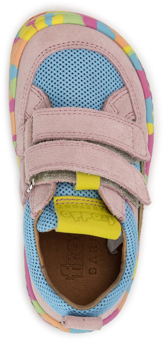 Vista superior da sapatilha barefoot desportiva multicolorida, mostrando a biqueira espaçosa e o design ergonómico para máximo conforto.