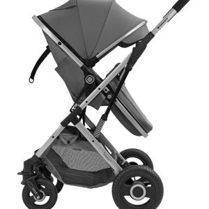Carrinho de passeio Kikkaboo Scarlett 2 em 1 cinzento com o assento reclinado e voltado para a frente, mostrando a suspensão.