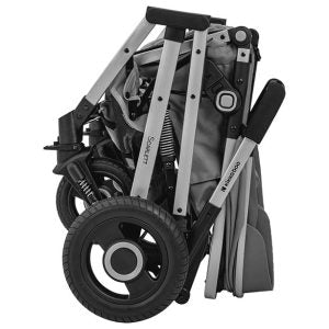 Carrinho de passeio Kikkaboo Scarlett 2 em 1 dobrado, mostrando o seu tamanho compacto para armazenamento e transporte.