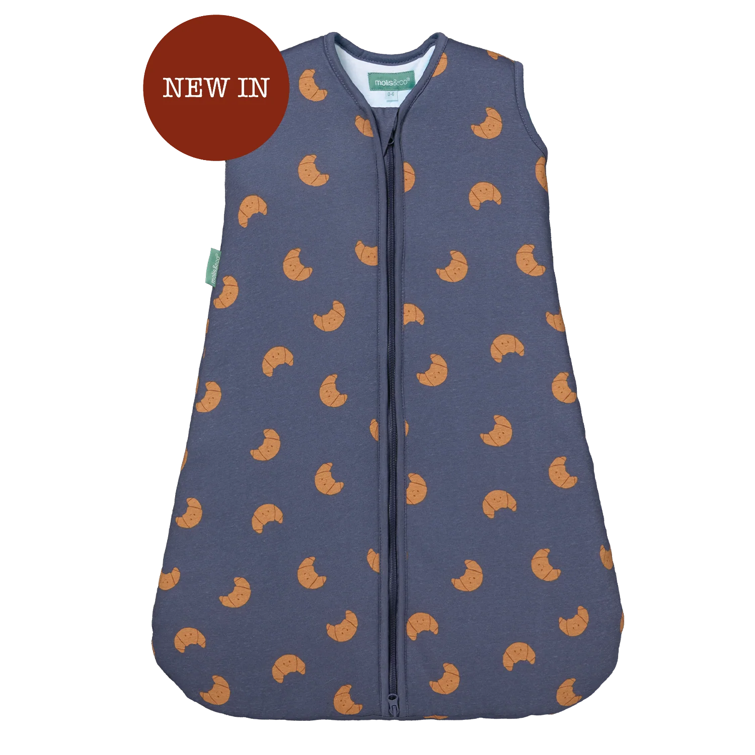 Saco de dormir MolisandCo TOG 2.5 azul com padrão de croissants, visto de cima, com etiqueta "NEW IN".