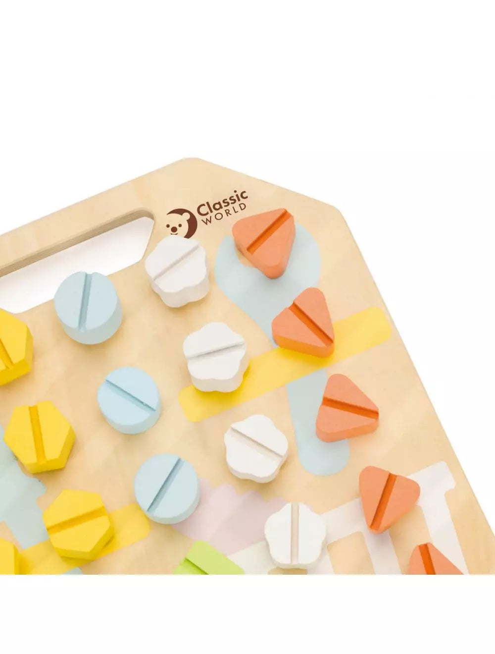 Close-up da tábua de madeira Classic World com diferentes formas e cores de parafusos.