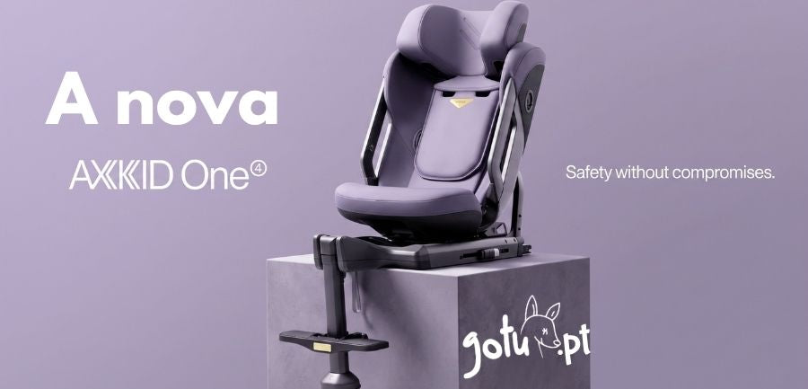 Cadeira auto Axkid One 4 instalada em contramarcha com função de rotação