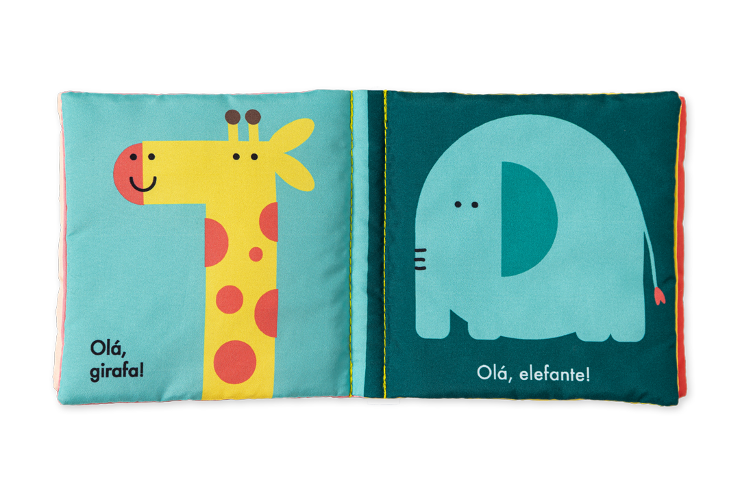 Páginas interiores em tecido do livro Olá, Animais! Selvagens