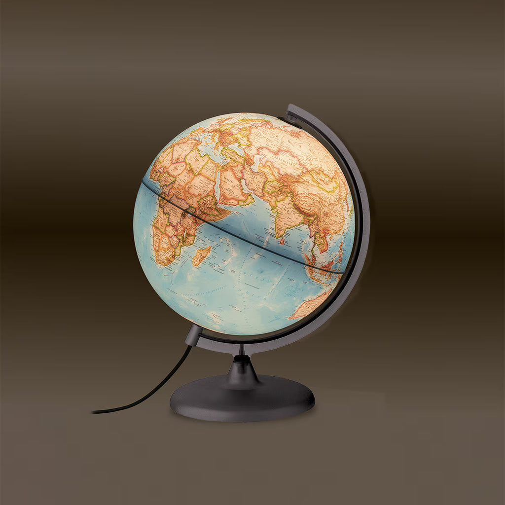 Vista do globo com luz Tecnodidattica iluminado, focado na Europa, África e Ásia, ideal como candeeiro de presença educativo.