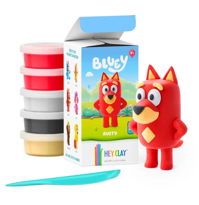 Conjunto HEY CLAY - Rusty com a caixa aberta, 5 latas de pasta de modelar empilhadas e a figura do Rusty modelada ao lado.