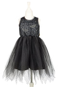 Vestido de bruxa Mathilde da Souza, preto com morcego prateado e saia de tule