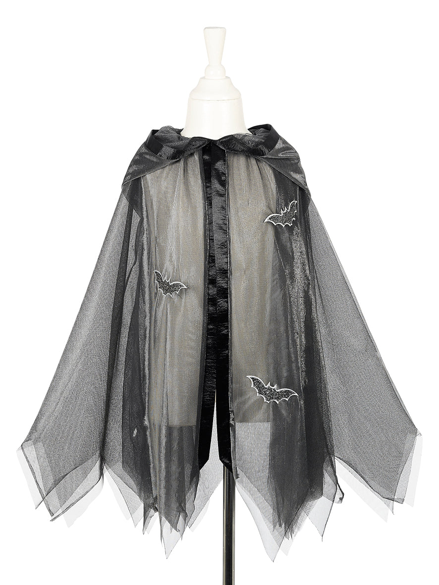 Capa de bruxa Mathilde da Souza em tule preto com morcegos