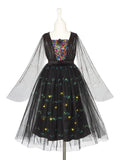 Vestido de bruxa Agatha da Souza, preto com corpete de lantejoulas e luzes na saia