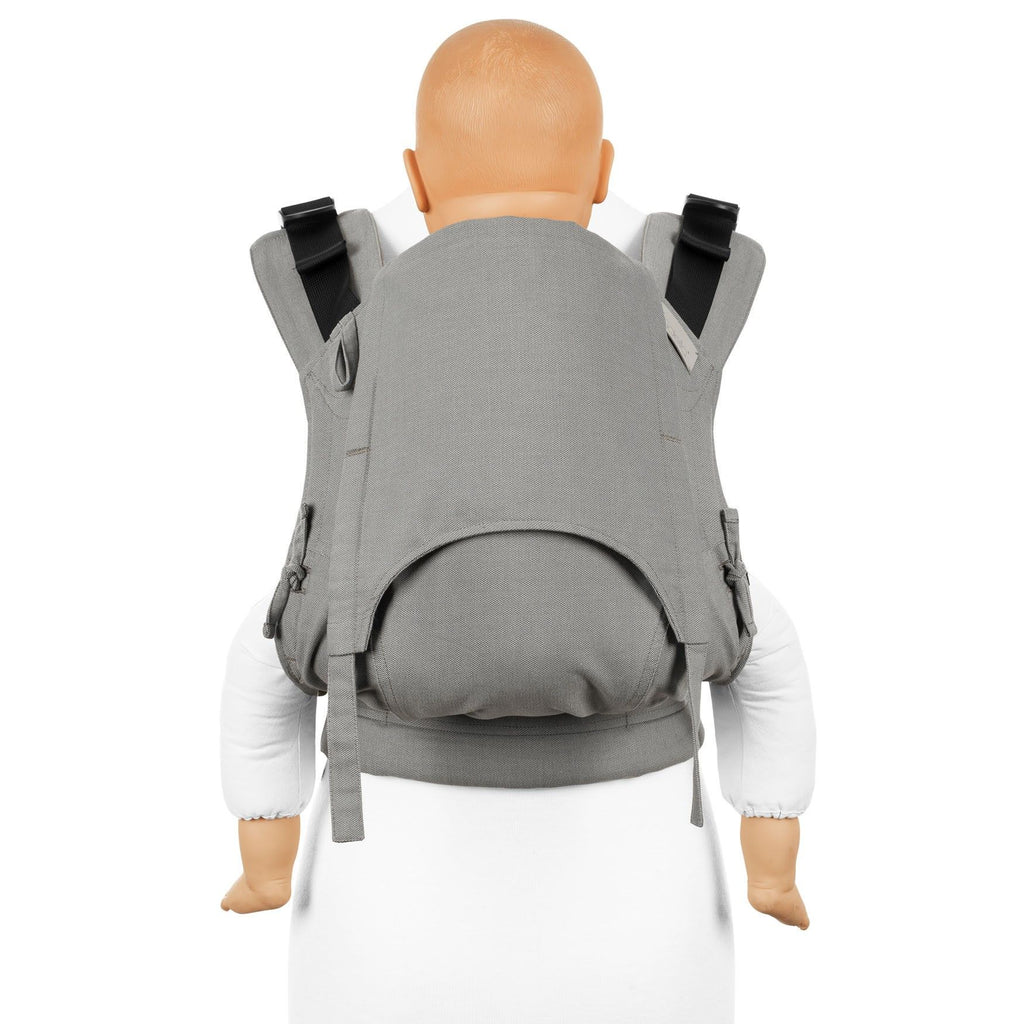 Mochila ergonómica Fidella Fusion ToddlerSize no padrão Chevron Grey