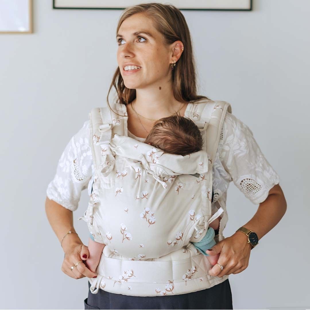 Mochila ergonómica Fidella Fusion ToddlerSize no padrão Cotton Flower Pale Grey