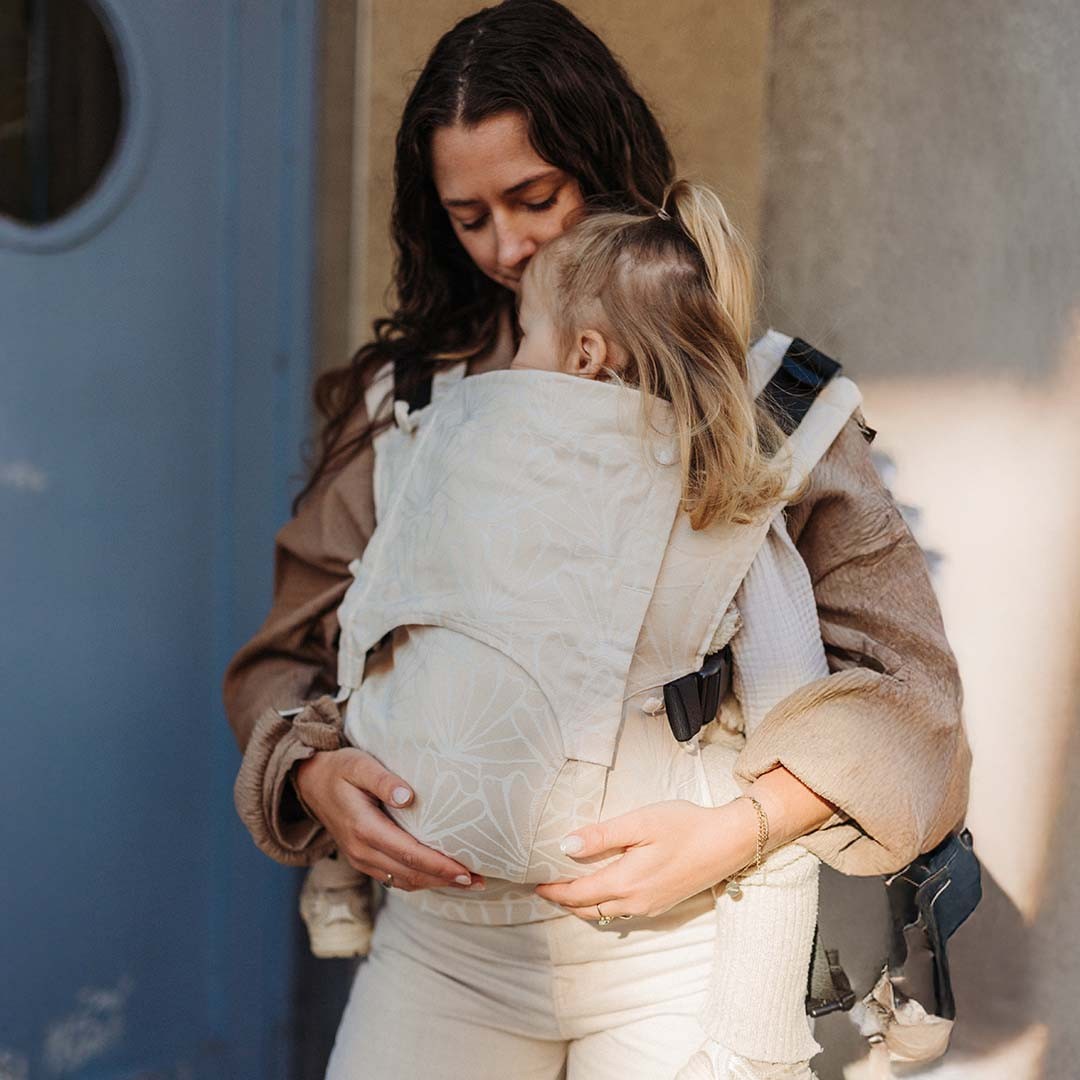 Mochila ergonómica Fidella Fusion ToddlerSize no padrão Seashell Sand