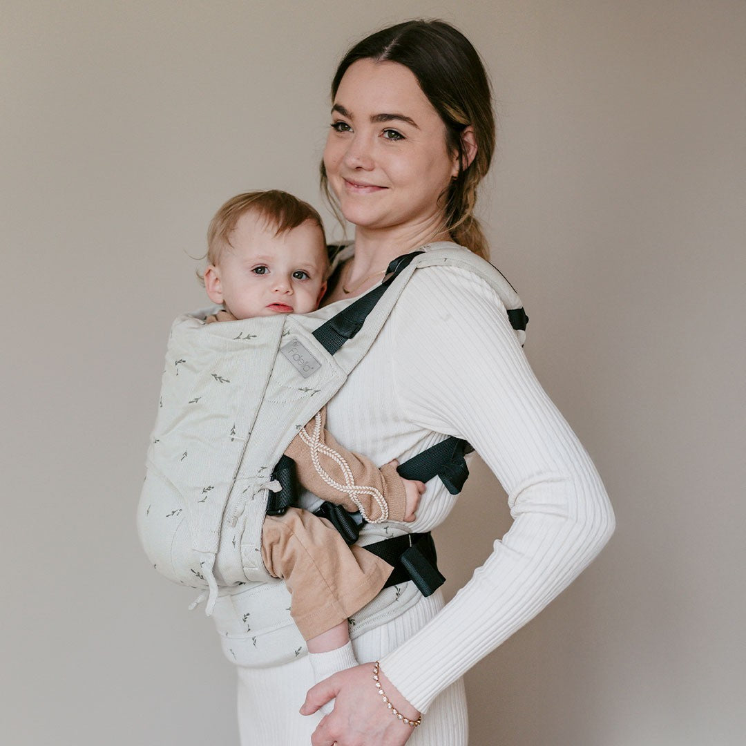 Mochila ergonómica Fidella Fusion ToddlerSize no padrão Leaves Green