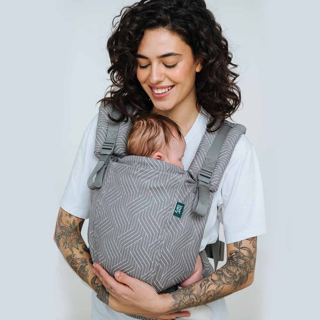 Pormenor do painel e do cinto lombar da mochila Love and Carry ONE Evo na cor Wave