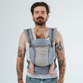 Mochila ergonómica Love and Carry ONE Evo na cor Monsoon, vista de frente, com painel ajustável e alças acolchoadas