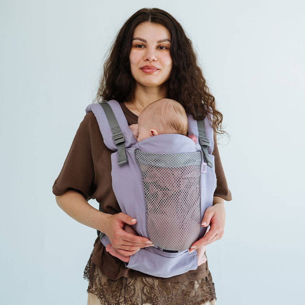 Mochila ergonómica Love and Carry ONE Evo na cor Sorbet, vista de frente, com painel ajustável e alças acolchoadas