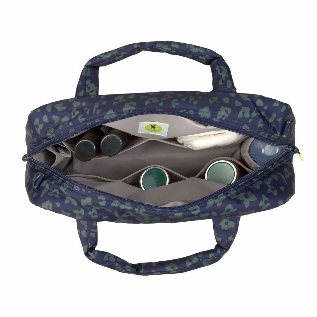 Bolsa de Maternidade Lassig Everyday na cor leopardo azul escuro, fotografia 4 de 8 do produto