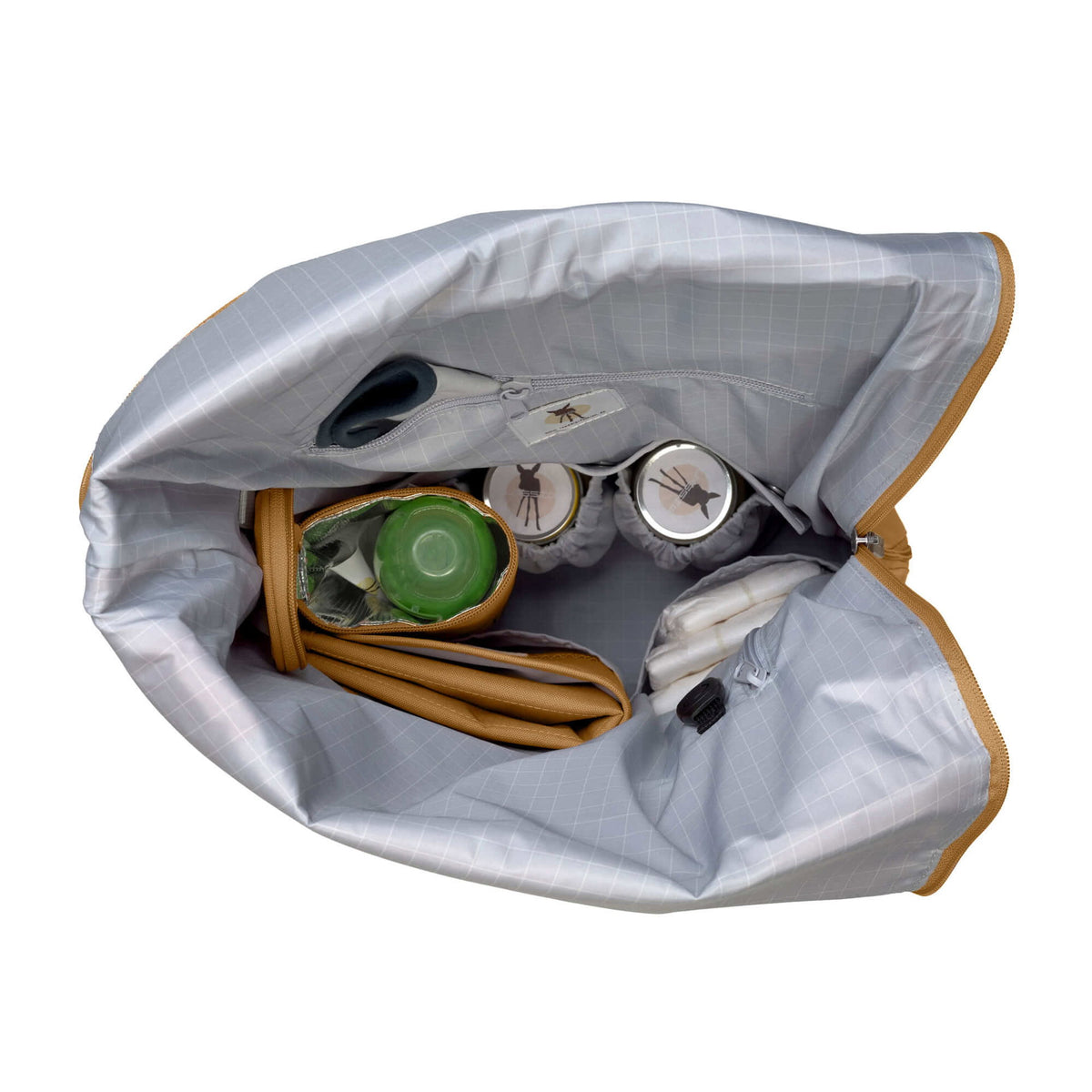 Mochila de Maternidade Lassig Rolltop na cor caril, fotografia 4 de 8 do produto