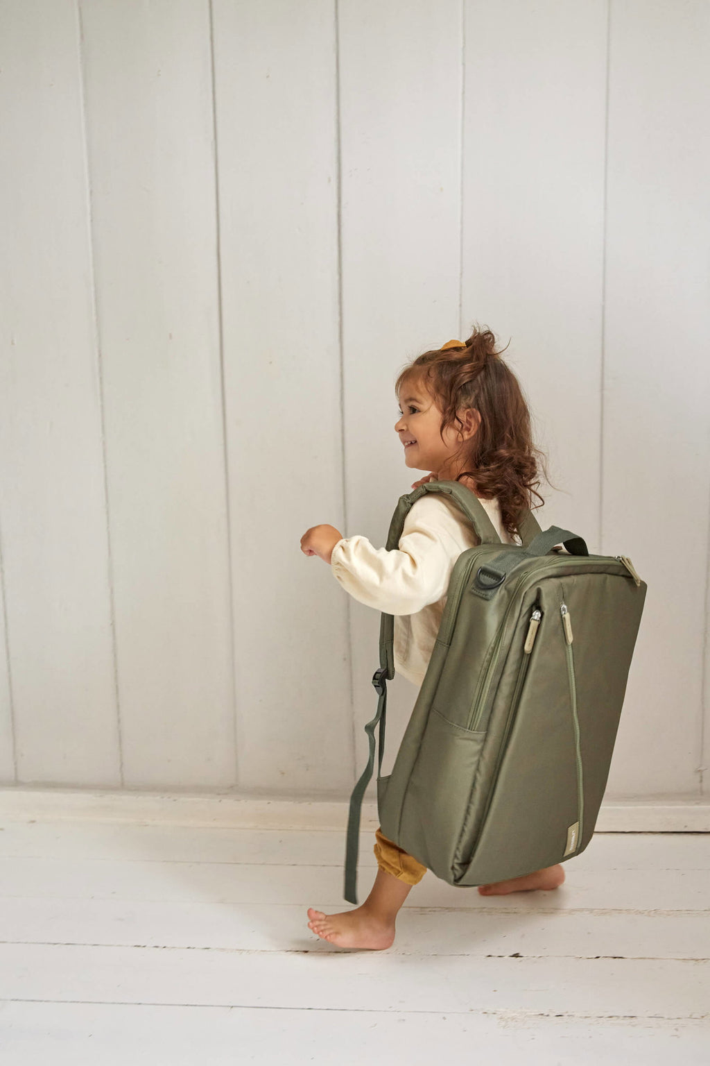 Mochila de Maternidade Lassig Tidy Talent na cor verde oliva, fotografia 3 de 8 do produto