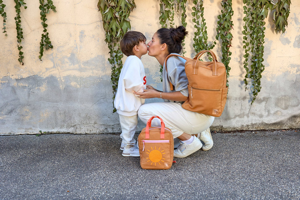Mochila de Maternidade Lassig Little One and Me Square na cor caramelo, fotografia 4 de 8 do produto