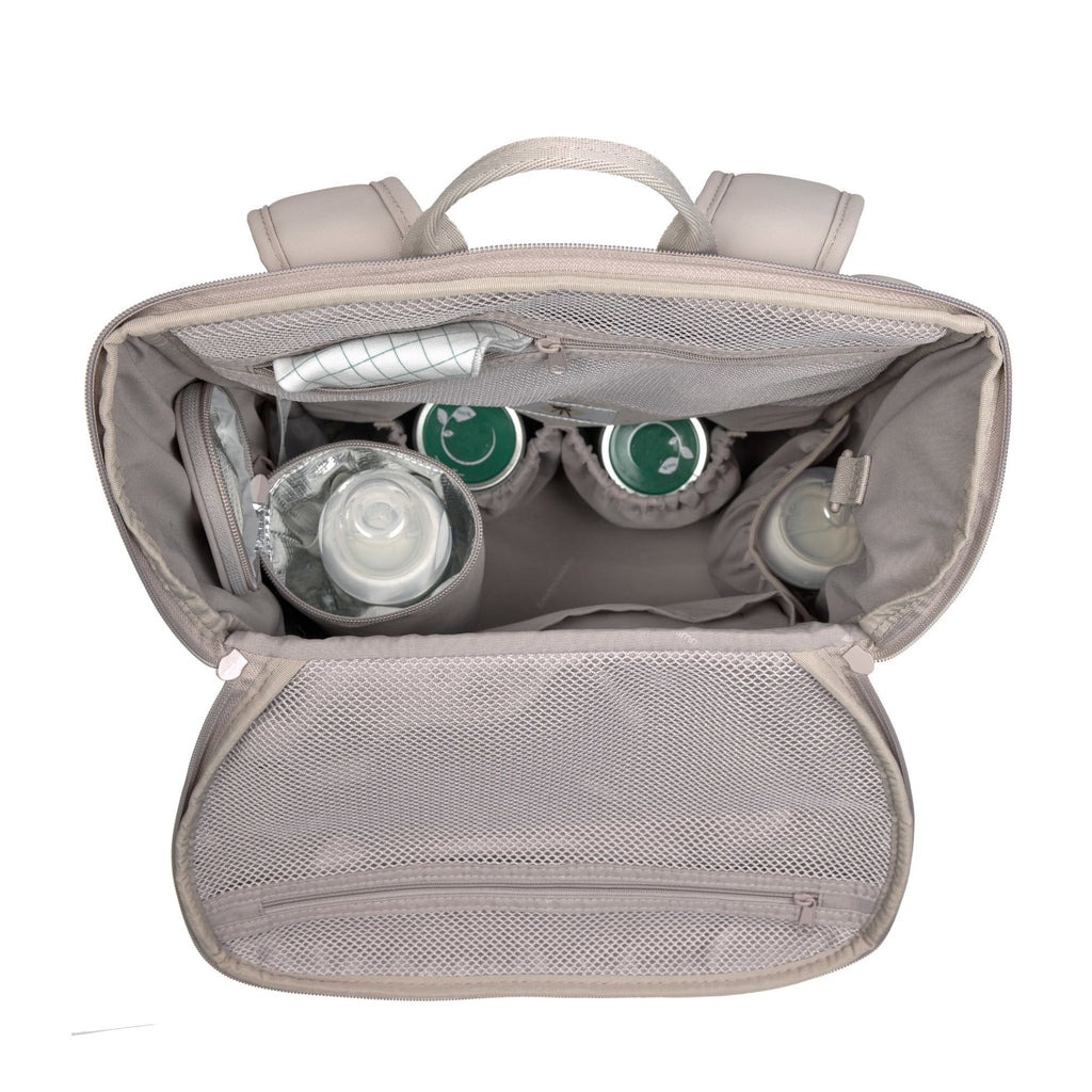 Mochila de Maternidade Lassig Slender Up na cor taupe, fotografia 4 de 8 do produto