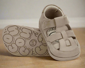 Coucouçava Barefoot Closed Sandal BEIGE CAMEL