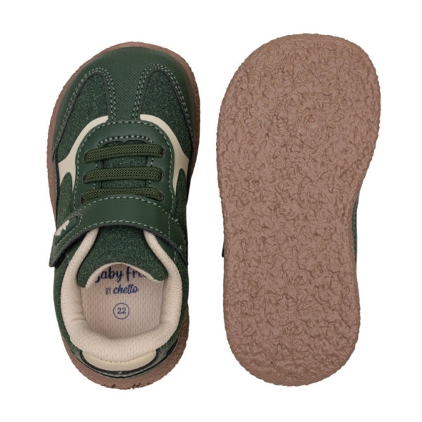 Sapatilha barefoot Chetto Mesh em verde, vista de cima e sola de borracha em cor caramelo