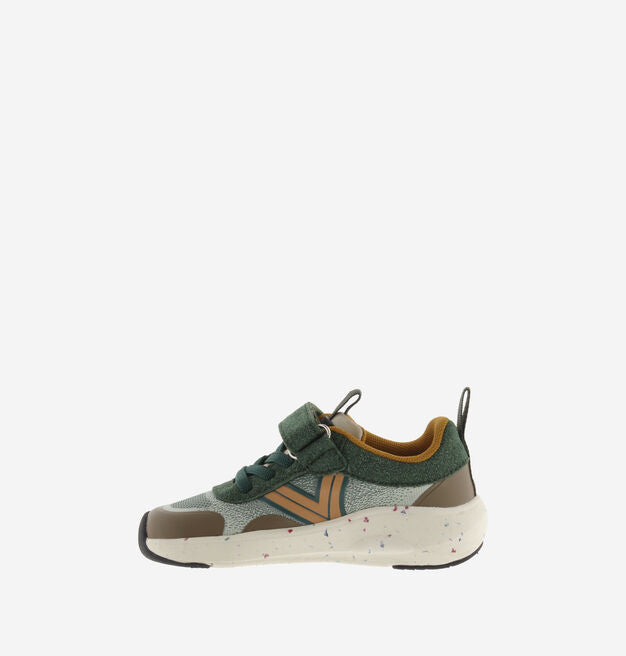 Victoria Barefoot Kai Botella Sports Sneakers