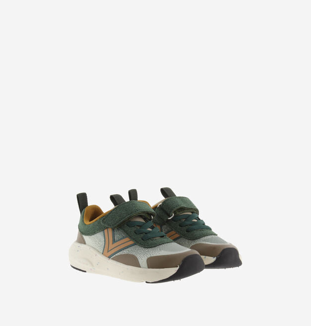 Victoria Barefoot Kai Botella Sports Sneakers