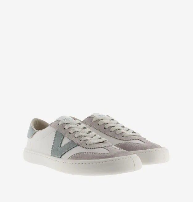 Par de sapatilhas Victoria Barefoot OLMO adulto, alinhadas e ligeiramente inclinadas, mostrando o design frontal e os materiais combinados.