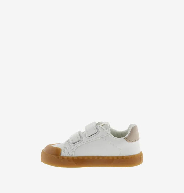 Sapatilha infantil Victoria Barefoot de cor branca com detalhes em bege, vista lateral completa, focando a flexibilidade da sola.