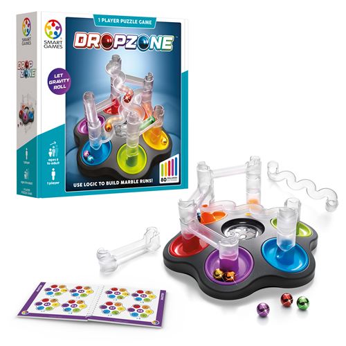 Conjunto completo do jogo SmartGames Drop Zone, com a caixa, o tabuleiro montado, berlindes, peças de pista e o livro de desafios.