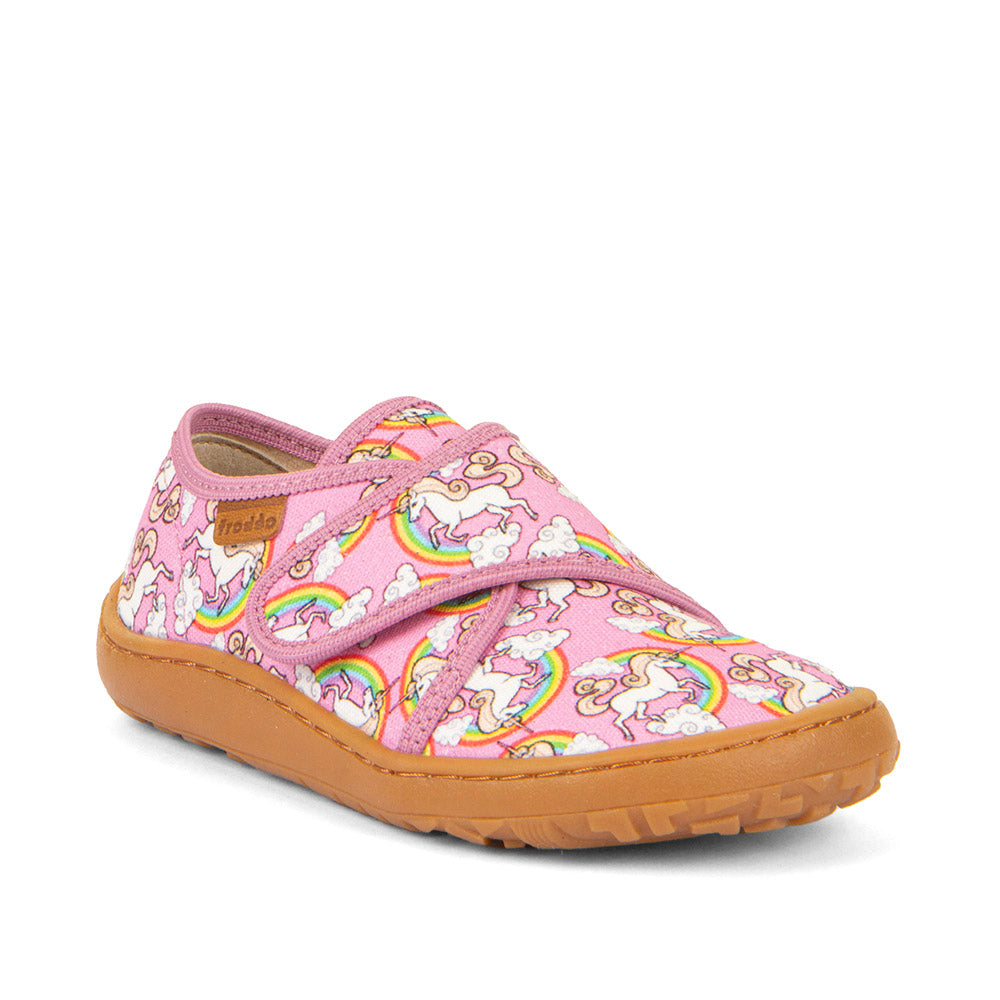 Sapatilha Froddo Barefoot Canva Slipper rosa com unicórnios e arco-íris, vista lateral.