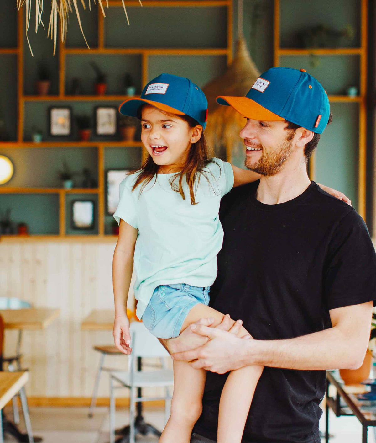 Boné trucker Hello Hossy Mini Duck Blue com rede atrás, aba curva e fecho ajustável, imagem 3