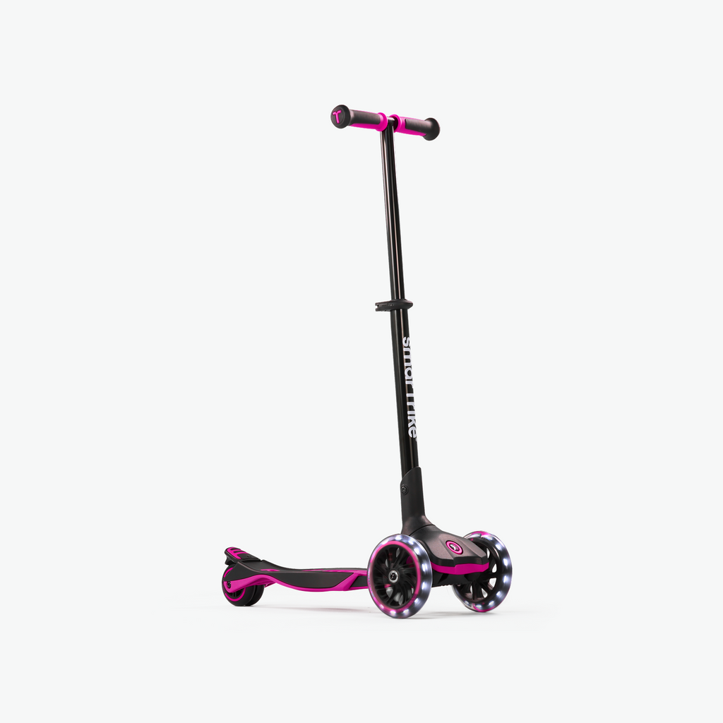Trotinete Smartrike XTEND Scooter Rosa vista de frente com rodas LED extra grandes