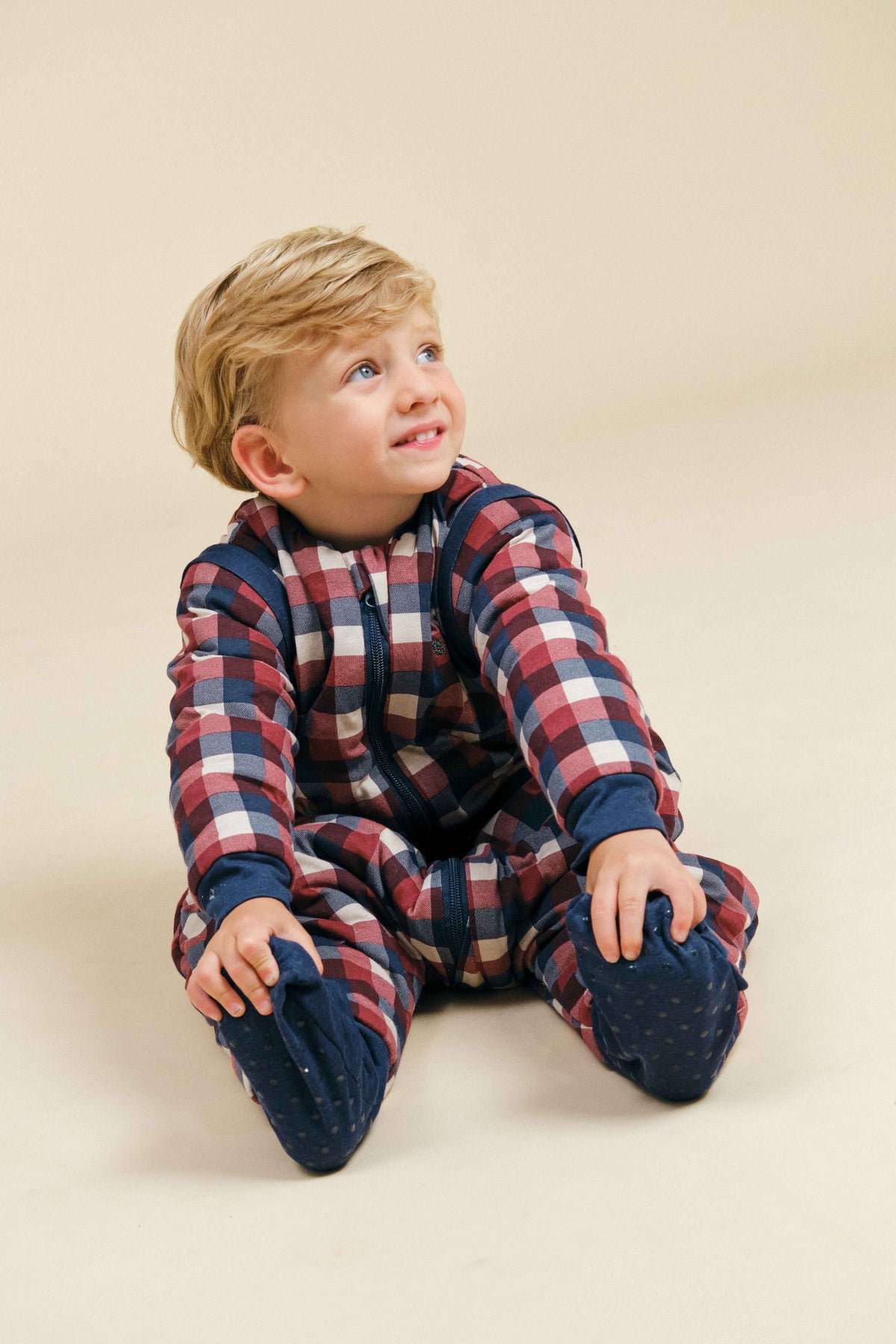 Saco de dormir MolisandCo TOG 2.5 com pés e mangas Vichy Red & Blue