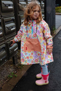 Poncho impermeável Hello Hossy Retro Flowers para criança, com capuz e bolso canguru frontal