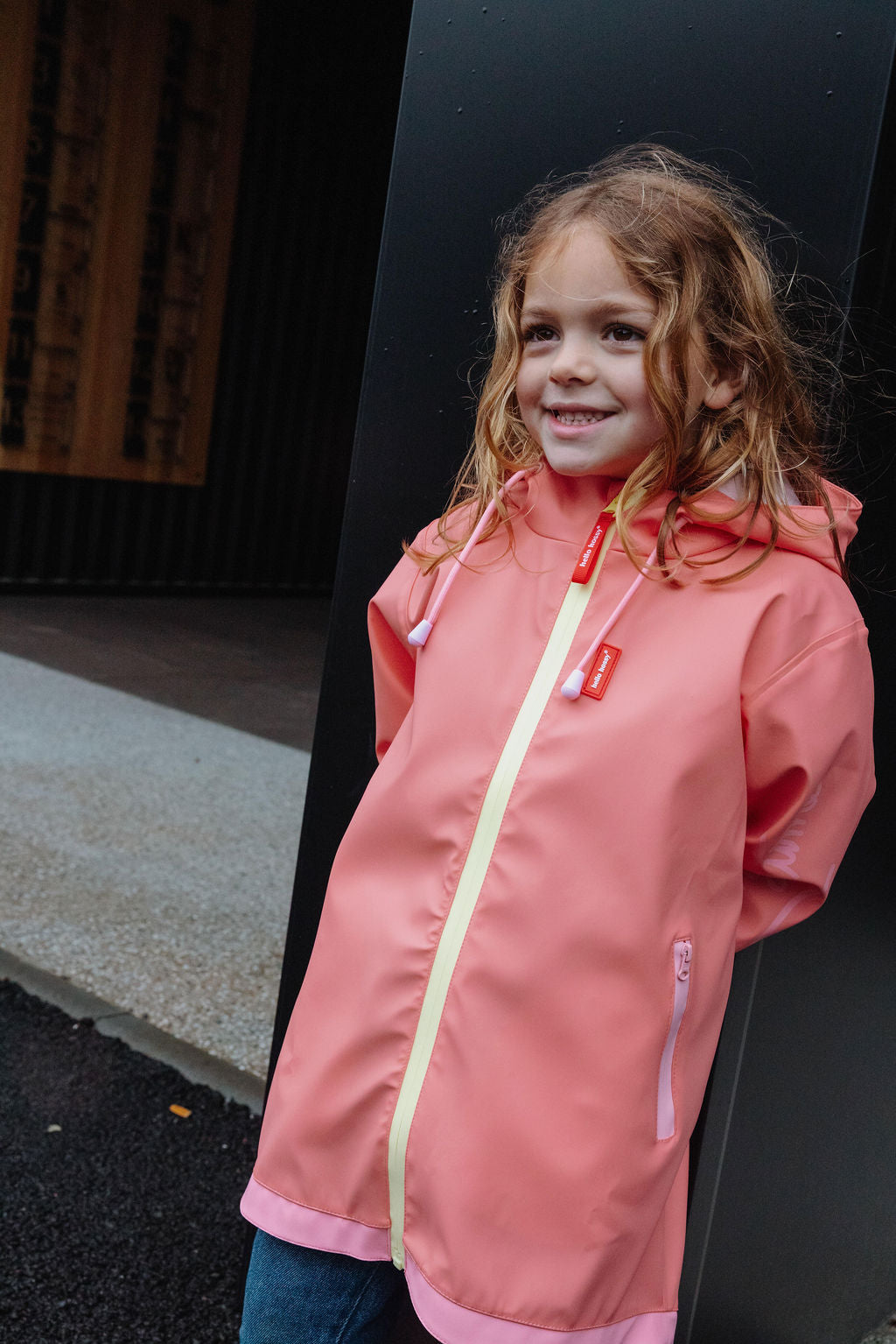 Impermeável ciré Hello Hossy Pink para criança, com capuz de cordão ajustável