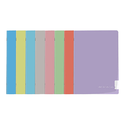 Conjunto de oito cadernos agrafados FEGOL com capa colorida plastificada em tons pastel, alinhados lado a lado, mostrando as diferentes opções de cor.